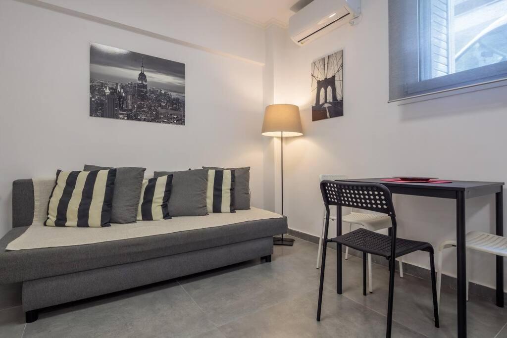 Hilton Area Brand New Comfortable Apartment Athens Exterior photo