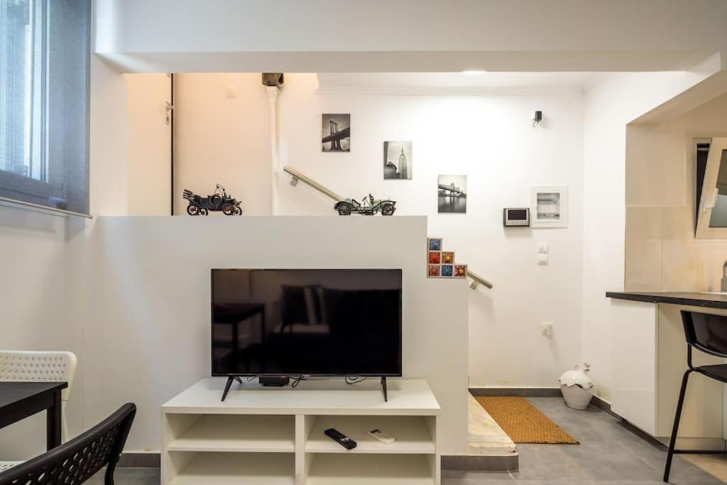 Hilton Area Brand New Comfortable Apartment Athens Exterior photo