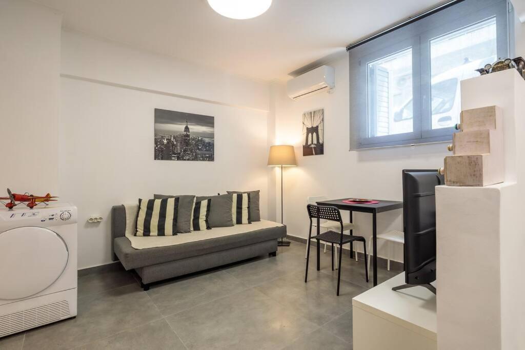 Hilton Area Brand New Comfortable Apartment Athens Exterior photo
