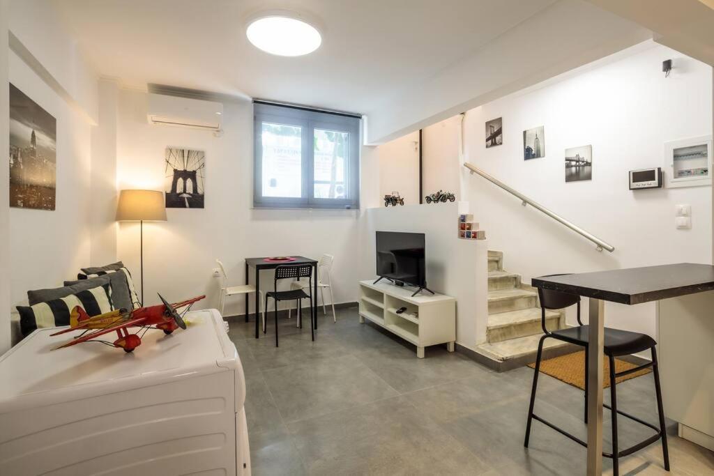 Hilton Area Brand New Comfortable Apartment Athens Exterior photo